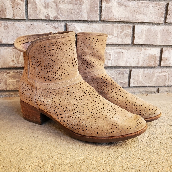 UGG Darling Seaweed perforated suede ankle women's boots 1007142 - Picture 10 of 16